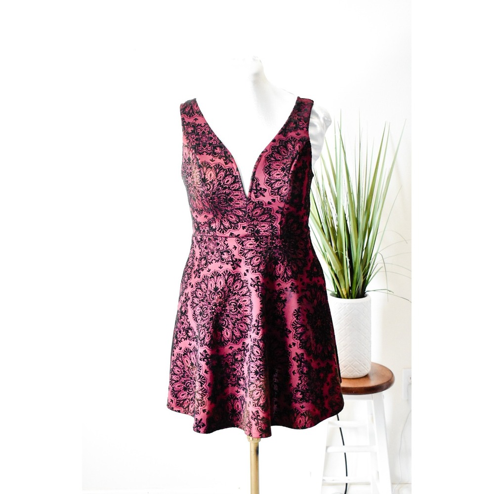 Bailey Blue Fit and Flare Dress Women L Burgundy Black Damask V-Neck Mini